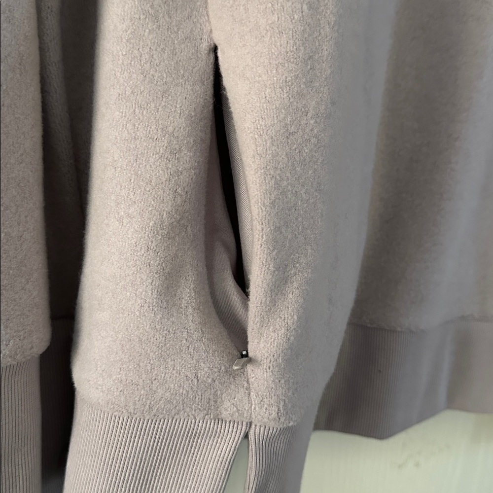 SUPER RARE!🦄 BNWT ALO Yoga Warmth Coverup M Lavender Dusk - Picture 7 of 8